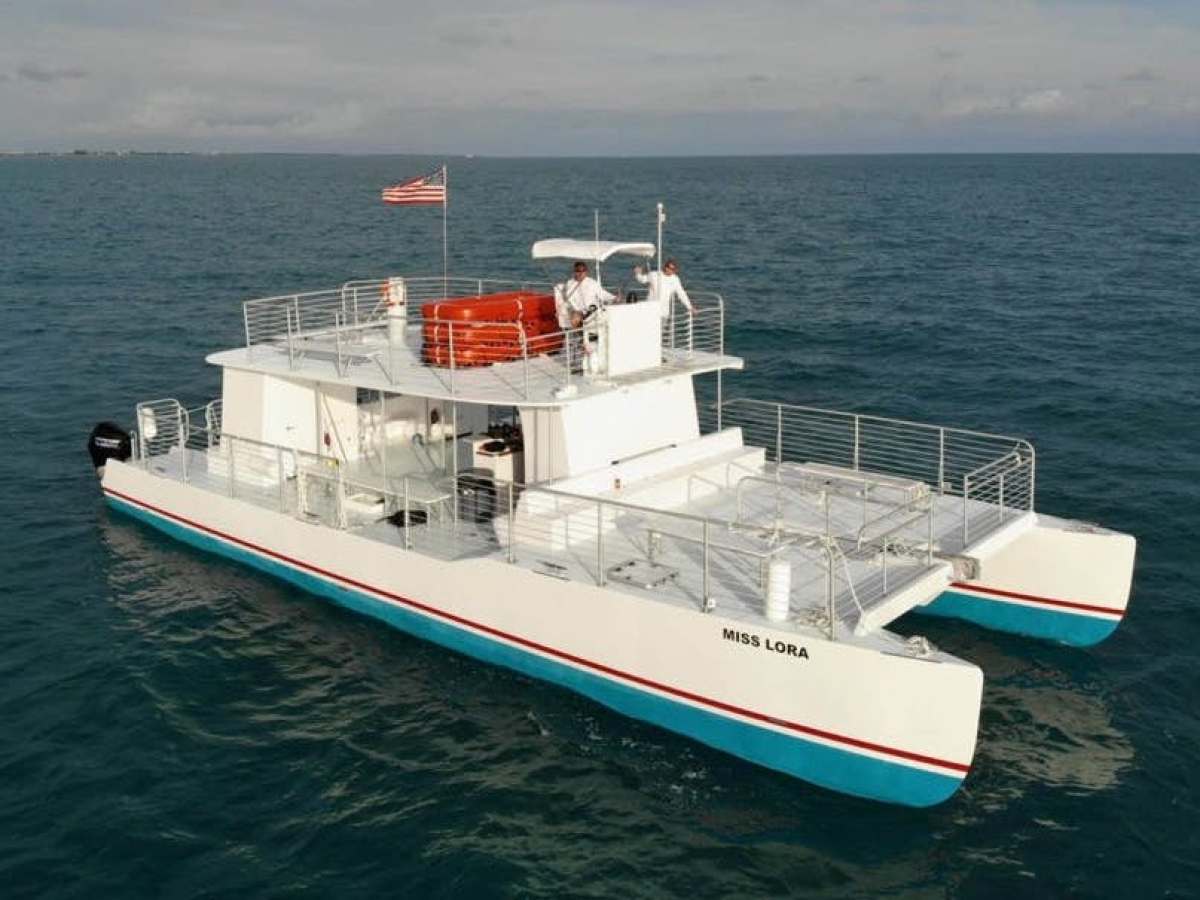 miss-lora-snorkeling-and-dolphin-tours